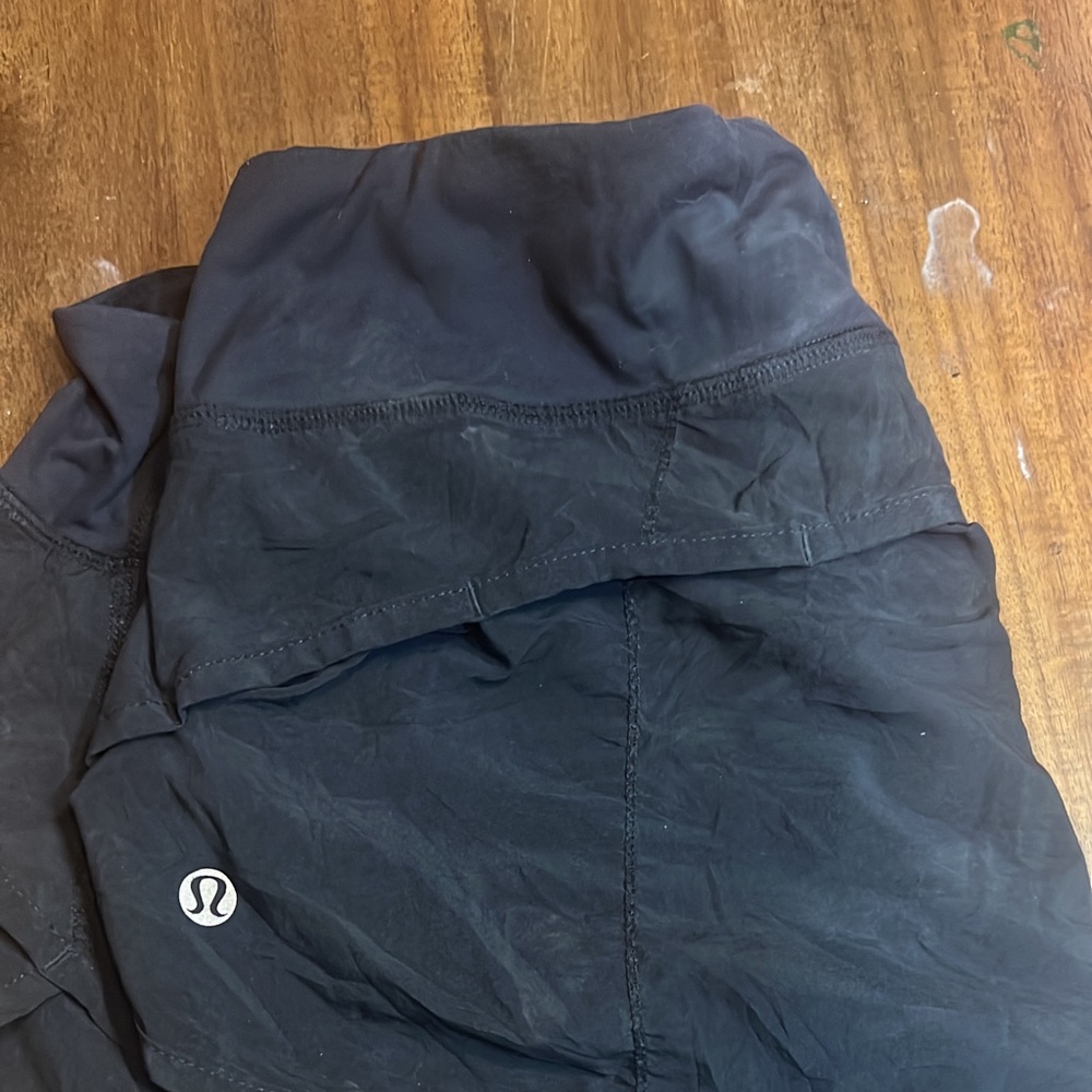 LULULEMON sz 6 hotty hot shorts!